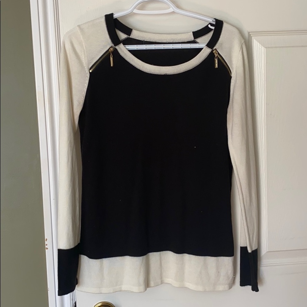 Sweater. ( Ivanka Trump )